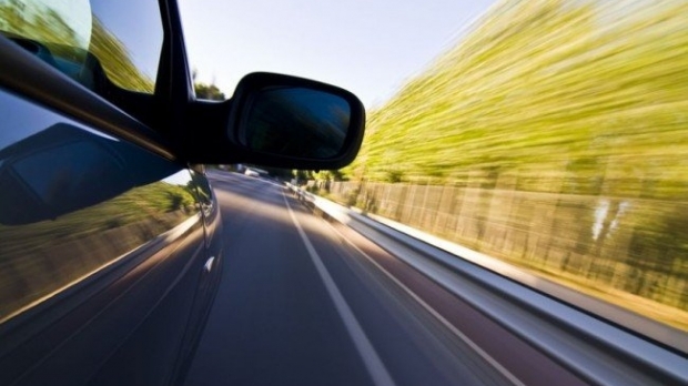 Șoferi prinși gonind nebunește pe autostrăzile din ROMÂNIA. Printre ei, și o tânără din SIBIU!