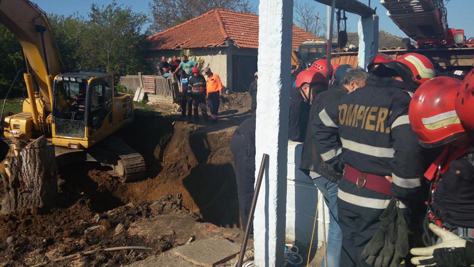 Salvat după 10 ore: Micuţul din TELEORMAN, scos în viaţă din puţ