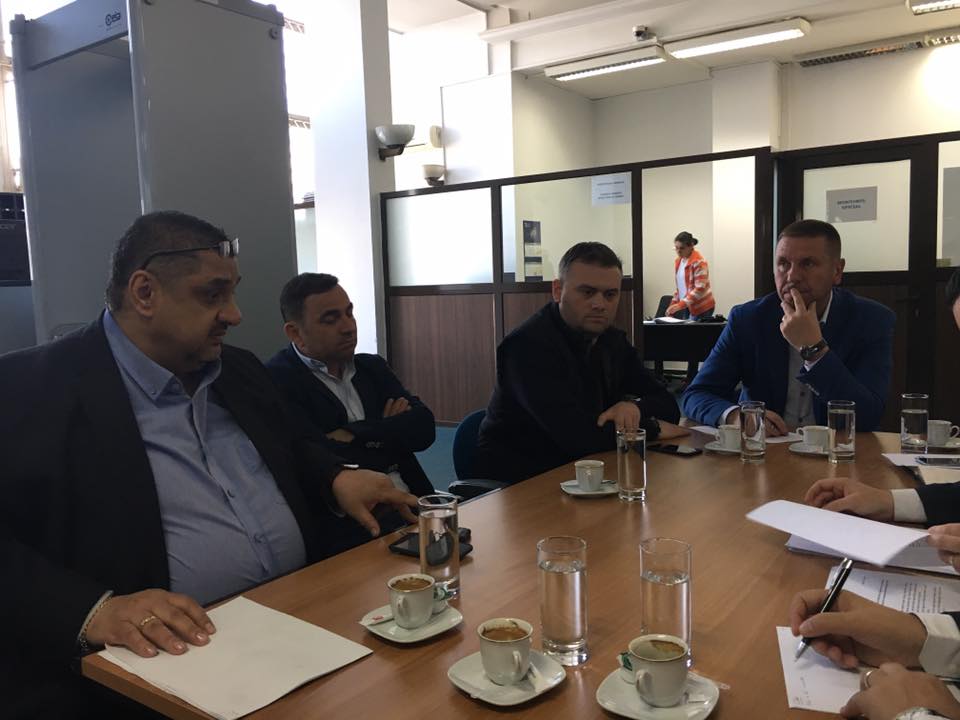 Transportatorii au semnat astăzi un protocol cu reprezentanții Guvernului. Momentan se renunță la proteste
