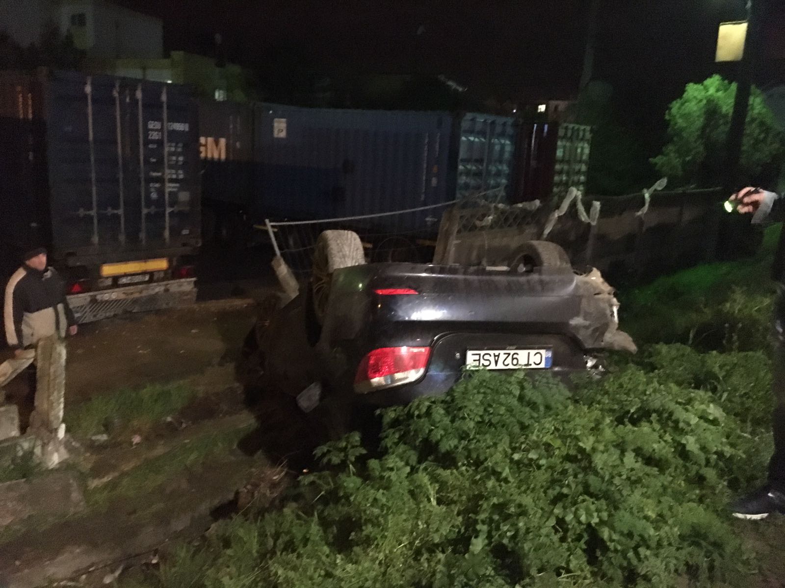 FOTO/Serie incredibilă de accidente în a doua zi de Paşti: Maşină cu roţile în sus, pasagerii au FUGIT!