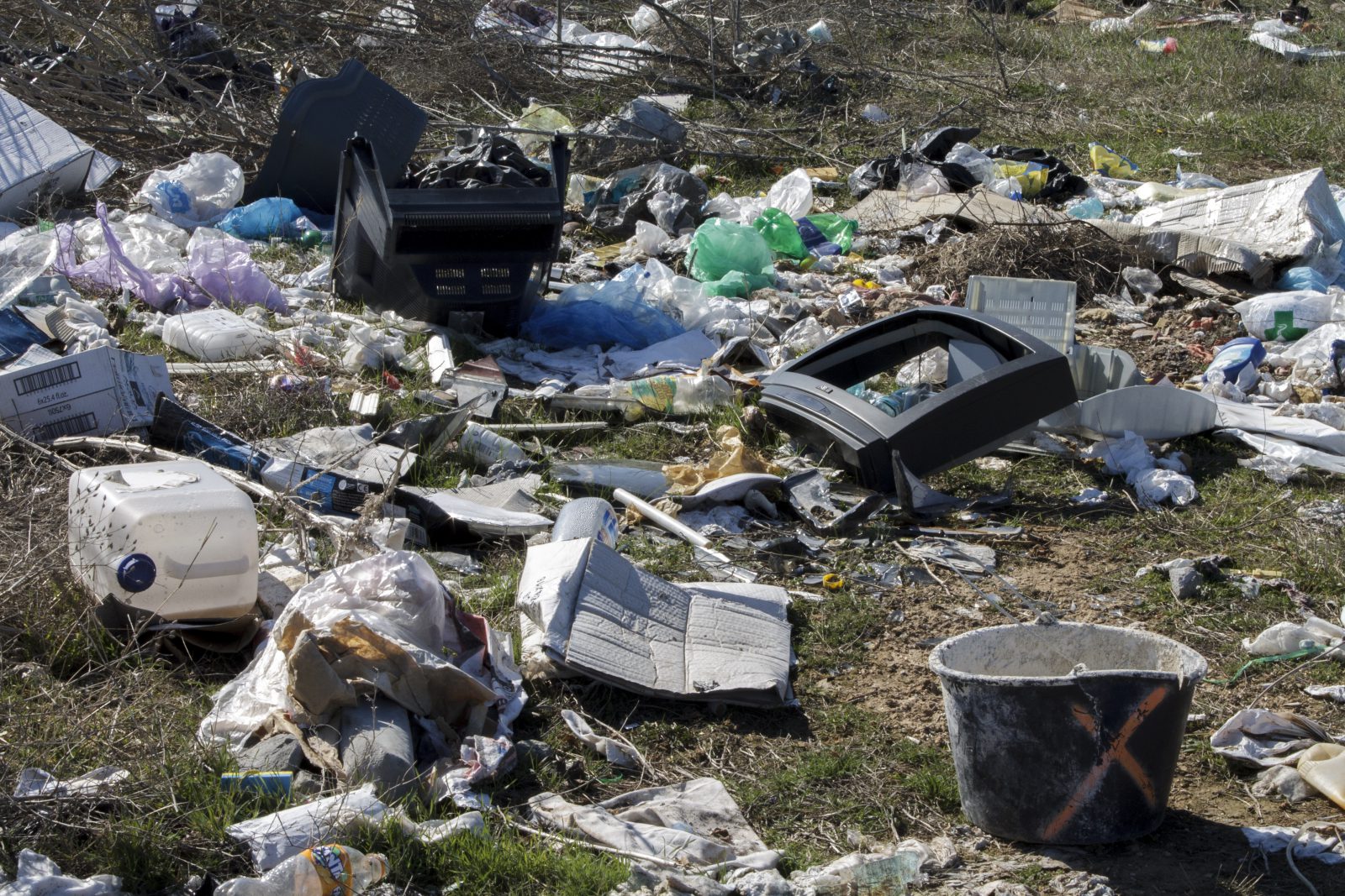 Campanie de ecologizare: Tone de GUNOI zac lângă plajele din 2 Mai și Vama Veche