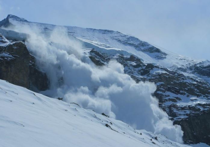 Doi copii au MURIT în urma unei AVALANȘE produsă în Retezat
