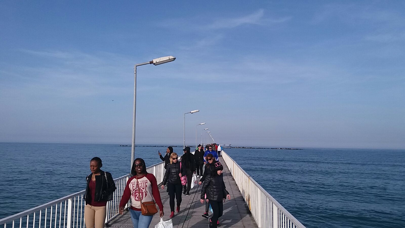 FOTO: Turiștii și constănțenii au ales să facă o plimbare înainte de grătarul de 1 Mai
