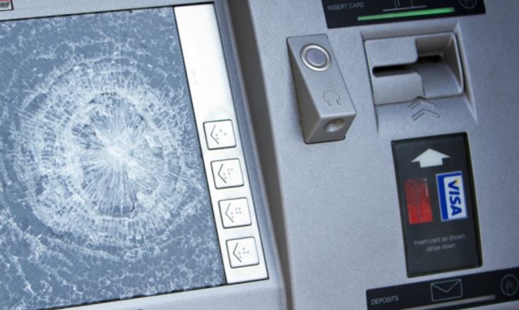 CONSTANȚA/VIDEO: Bancomat aruncat în aer la Pavilionul Expozițional. Suspecții au fost reținuți de polițiști