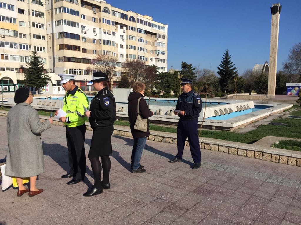 Foto/CONSTANȚA: Polițiștii ne sfătuiesc cum să ne ferim de înșelăciuni și tâlhării