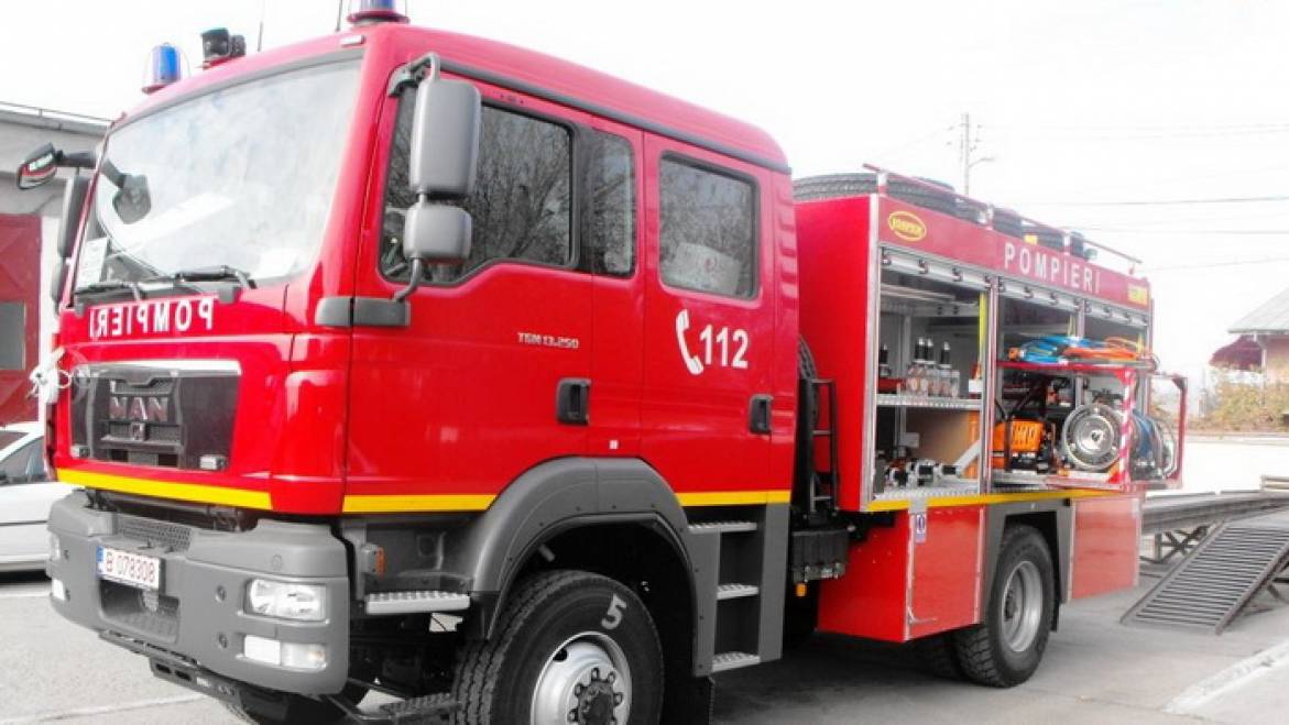 INCENDIU pe o stradă din Constanța! O locuință a fost DISTRUSĂ