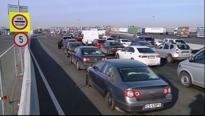 Tranzit aproape dublu față de o zi normală la granițe