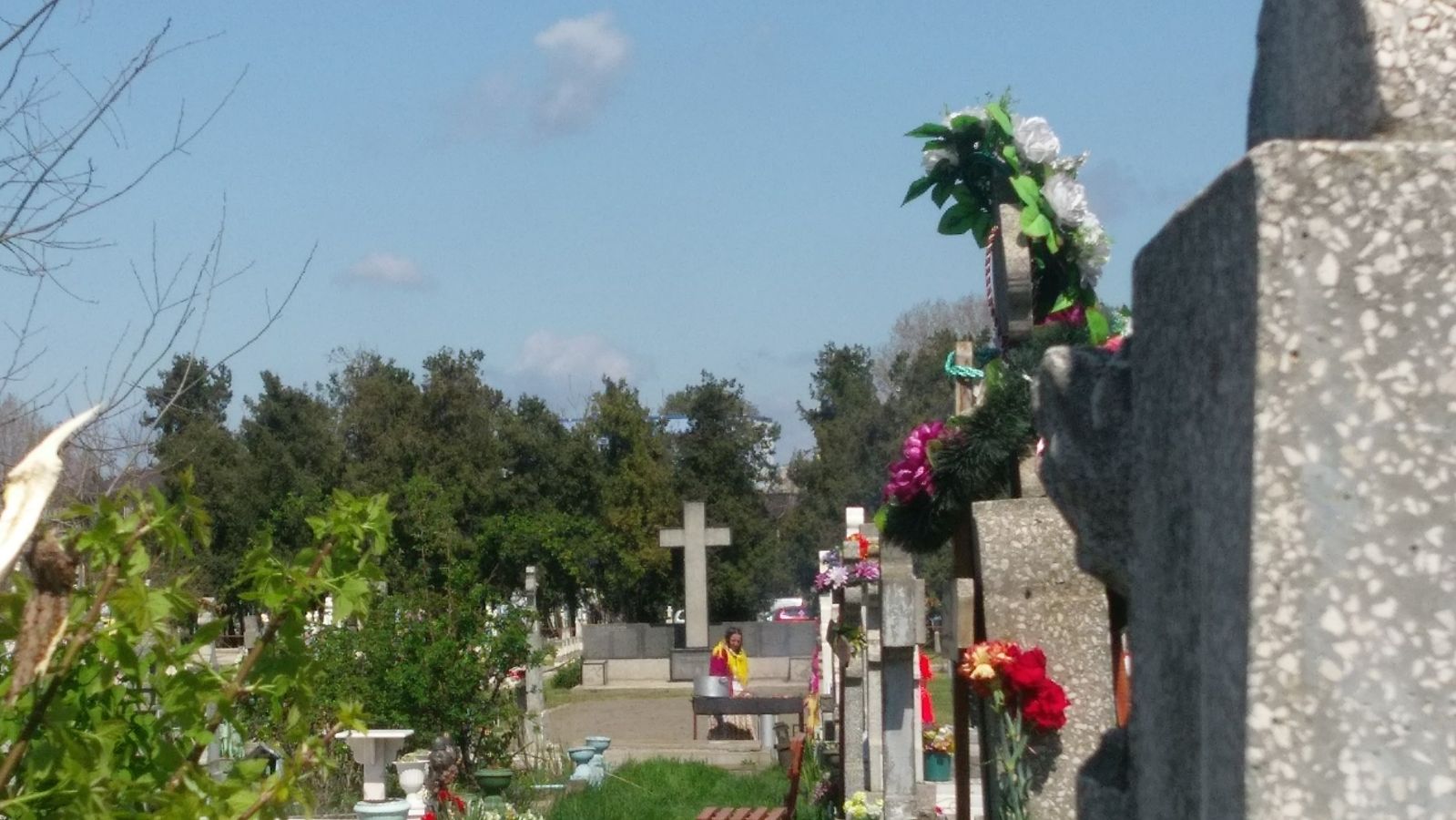 CONSTANȚA: Spectacole grotești în cimitire, de Paștele Blajinilor