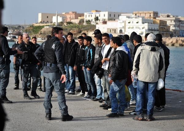 Migranții părăsesc centrele de refugiați din Bulgaria