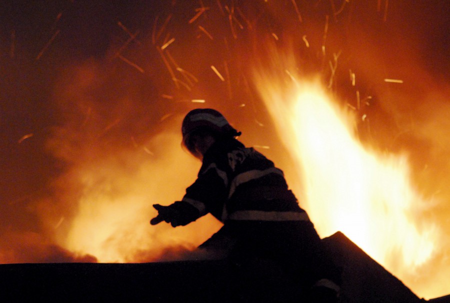 PANICĂ! Incendiu de proporții la un hotel din SINAIA! 50 de turiști au fost evacuați