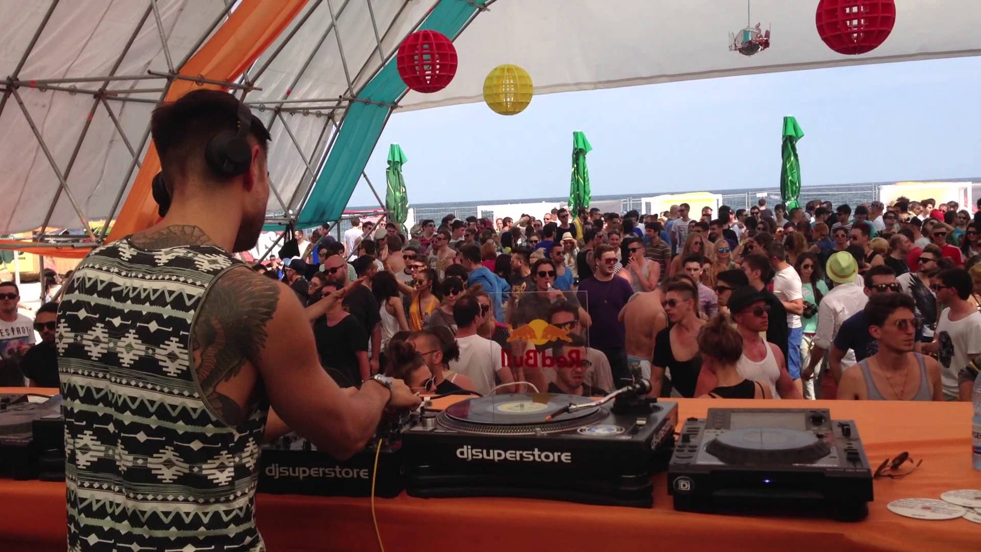 SUNWAVES la MAMAIA! Muzica electronică va răsuna în continuu 4 zile și 4 nopți!