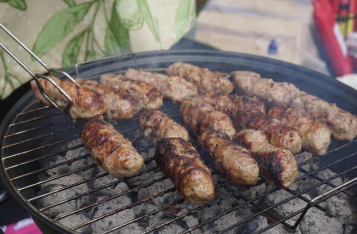 În minivacanţa de 1 Mai românii consumă 30 de milioane de mici
