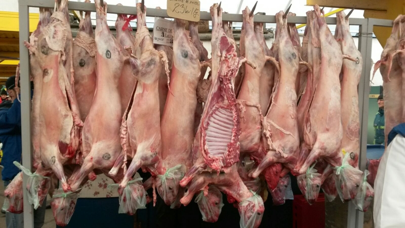În piețele din Constanța se vinde și astăzi carne de miel. Iată prețurile!