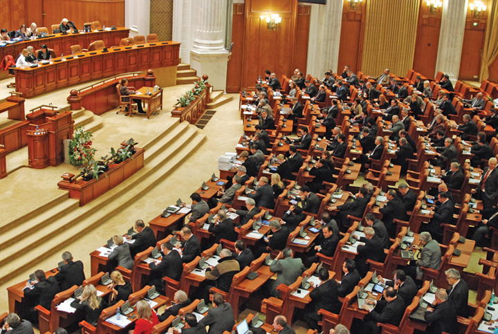 Creșterea salariilor, amânată. Legea Salarizării a fost votată