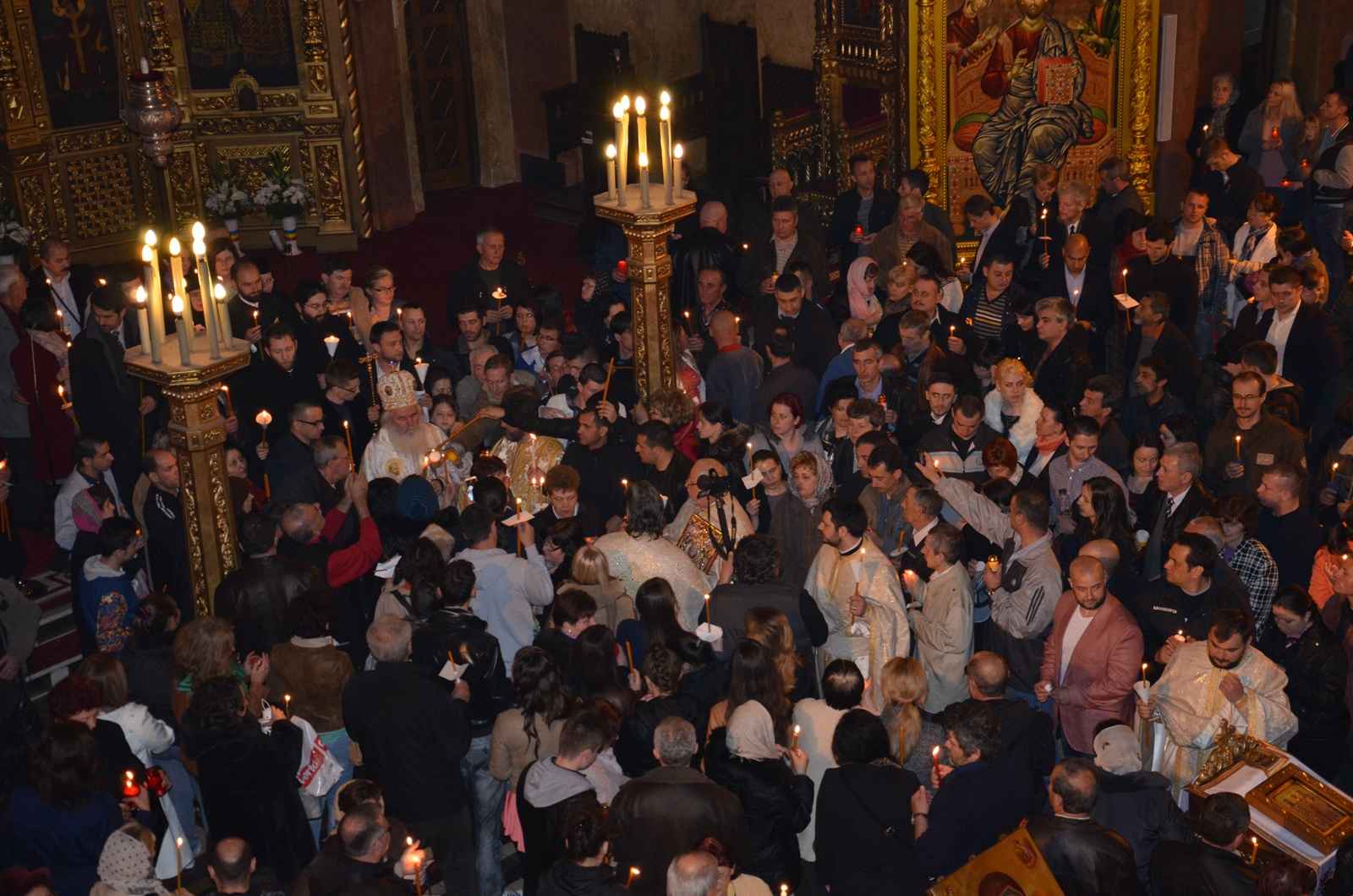 Creştinii din toată lumea celebrează Învierea Domnului