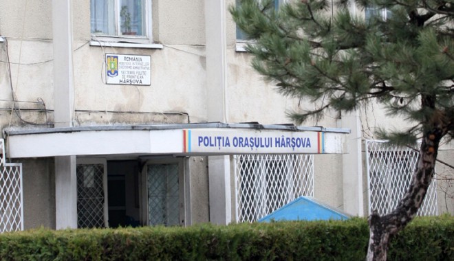 Adolescenți din HÂRȘOVA, bănuiți că au spart o autoutilitară