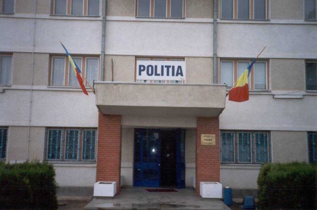 MANGALIA: Mai mulți tineri, printre care și MINORI, au furat o mașină și au produs un accident