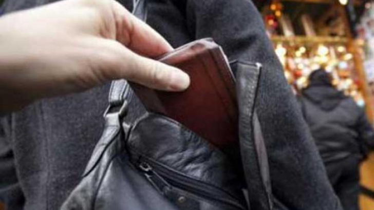 CONSTANȚA: Bărbat reținut după ce a încercat să fure mai multe bunuri din poșeta unei eleve