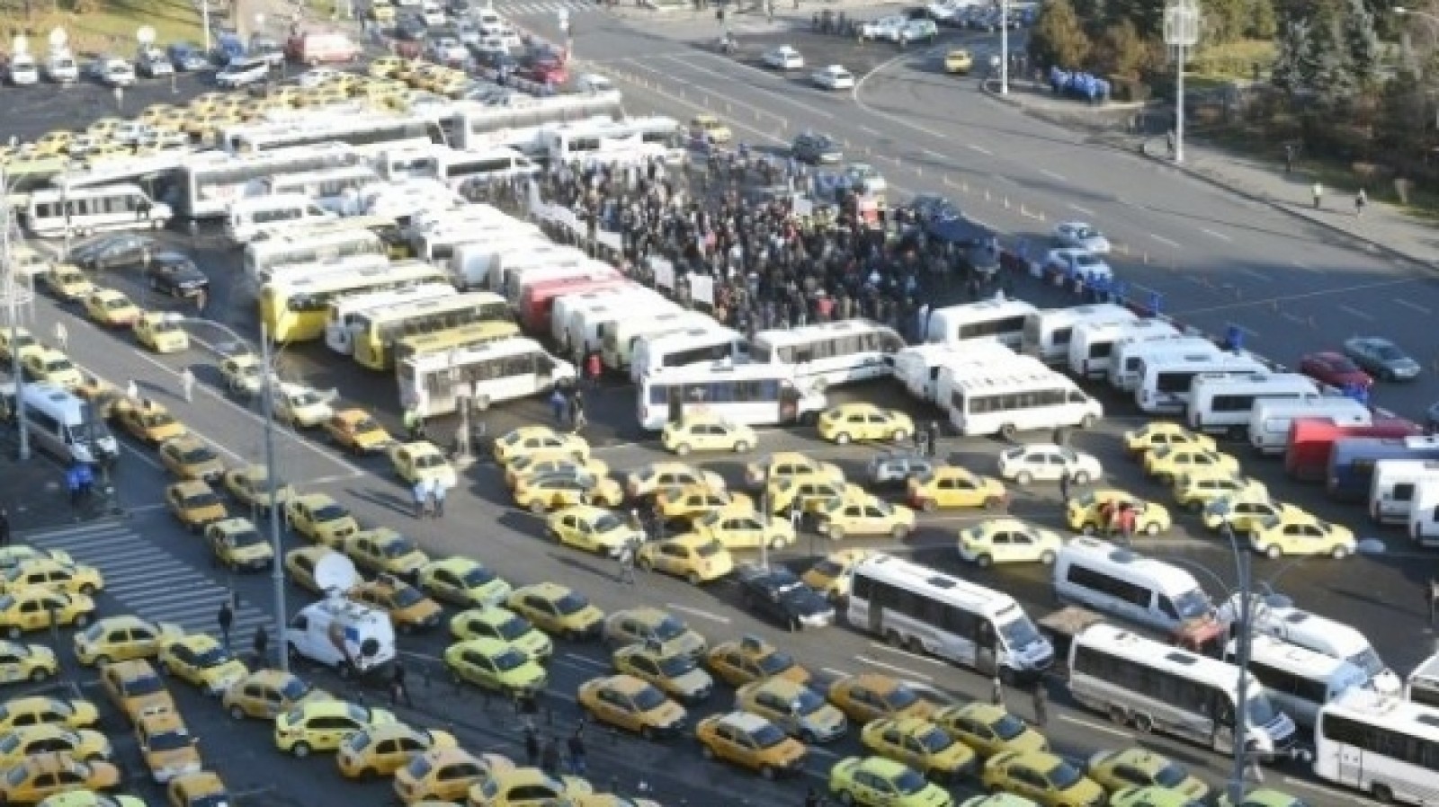 Miting de amploare al transportatorilor la București. Se cere și interzicerea UBER