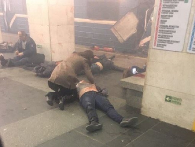 FOTO – RUSIA: Două explozii au avut loc în metroul din Sankt Petersburg