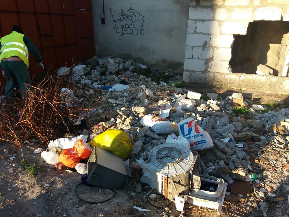 FOTO – CONSTANȚA: Campania „Curăţăm Constanţa Noastră” a început în forță în mai multe cartiere
