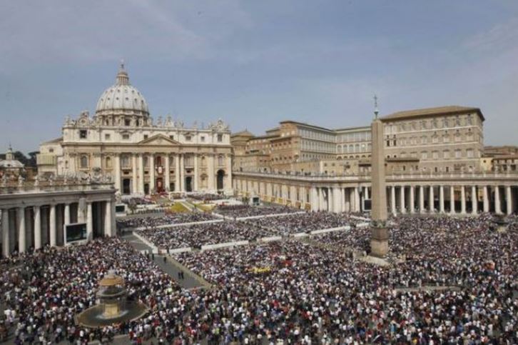 Românii din Italia au asistat la Sfânta Liturghie oficiată de Papa Francisc în prima zi de Paşte