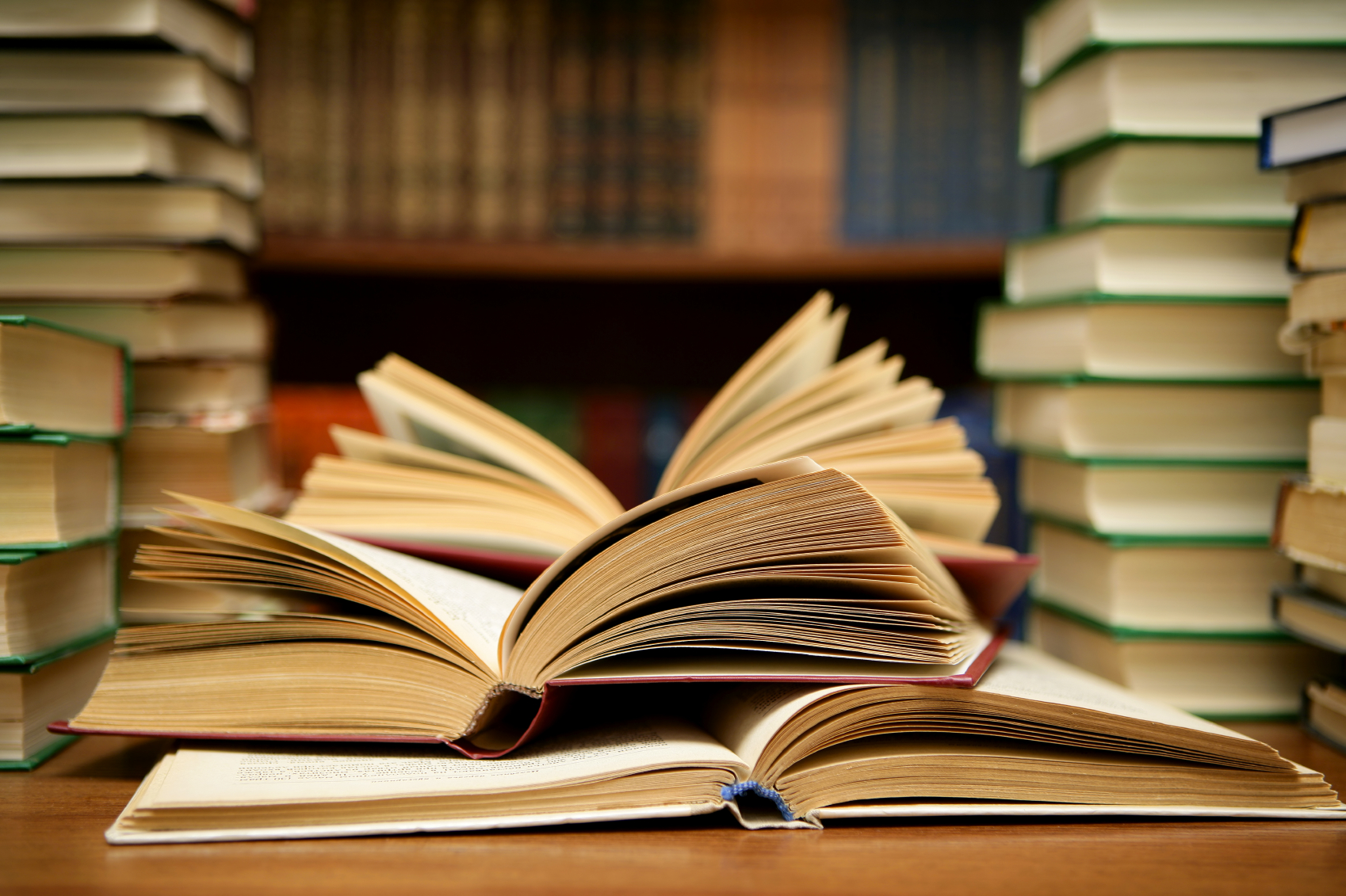 Ziua mondială a cărții. Cine mai trece astăzi pragul bibliotecilor publice?