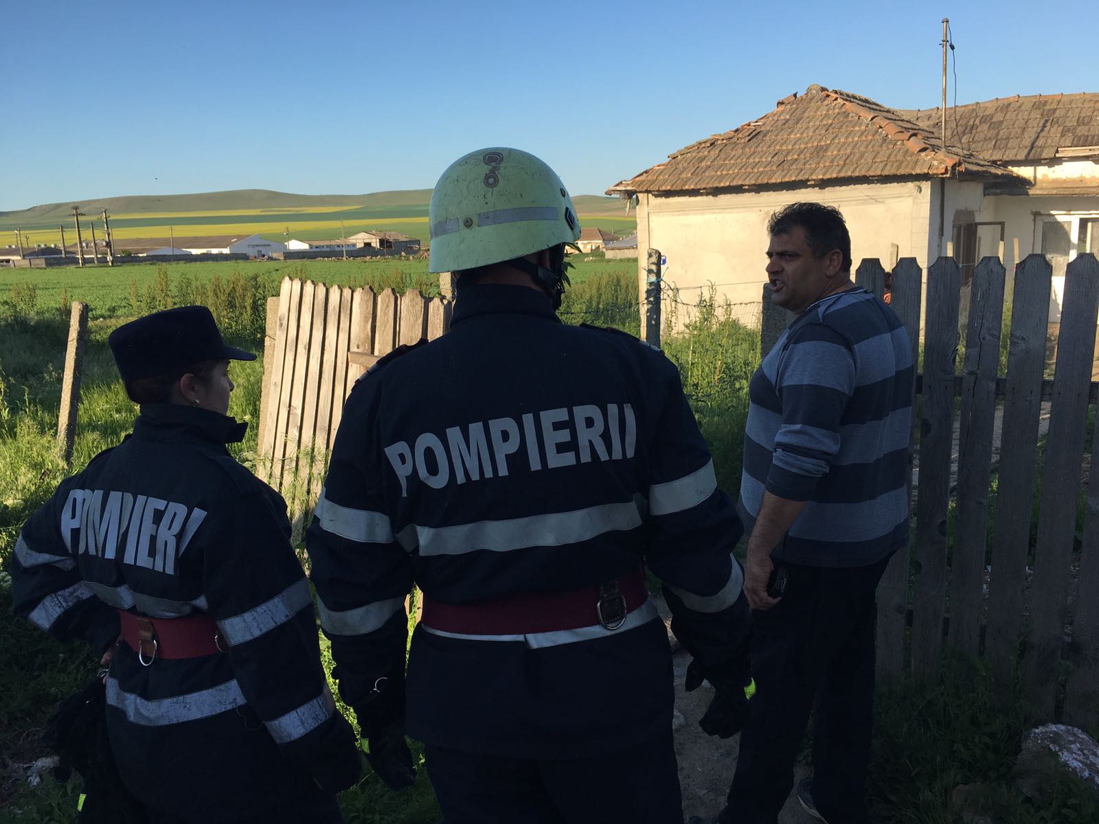 FOTO – UPDATE: Incendiu la o casă dintr-o localitate tulceană