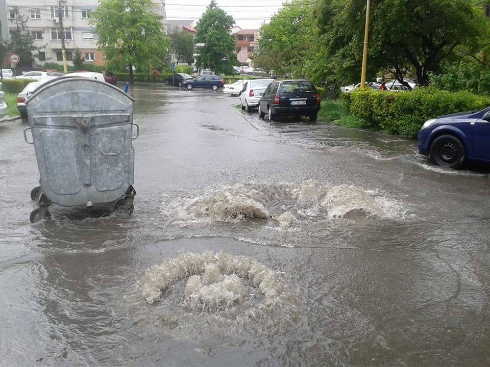 Străzi INUNDATE în județul CONSTANȚA: Zeci de reclamații în urma ploilor torențiale