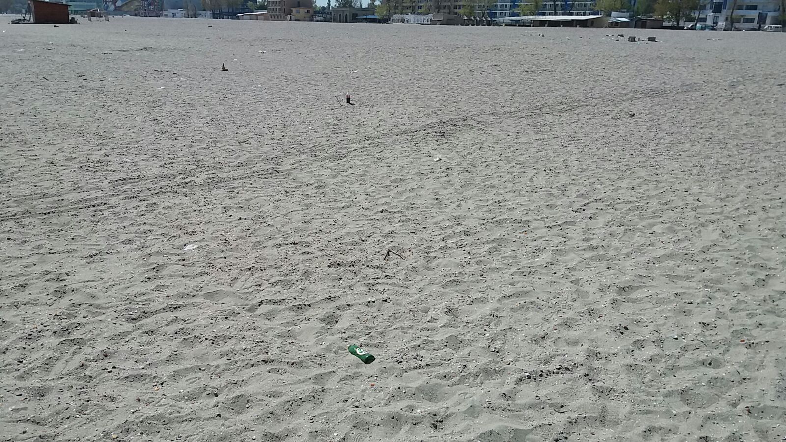 1 MAI: Plajele, transformate într-un imens coș de gunoi