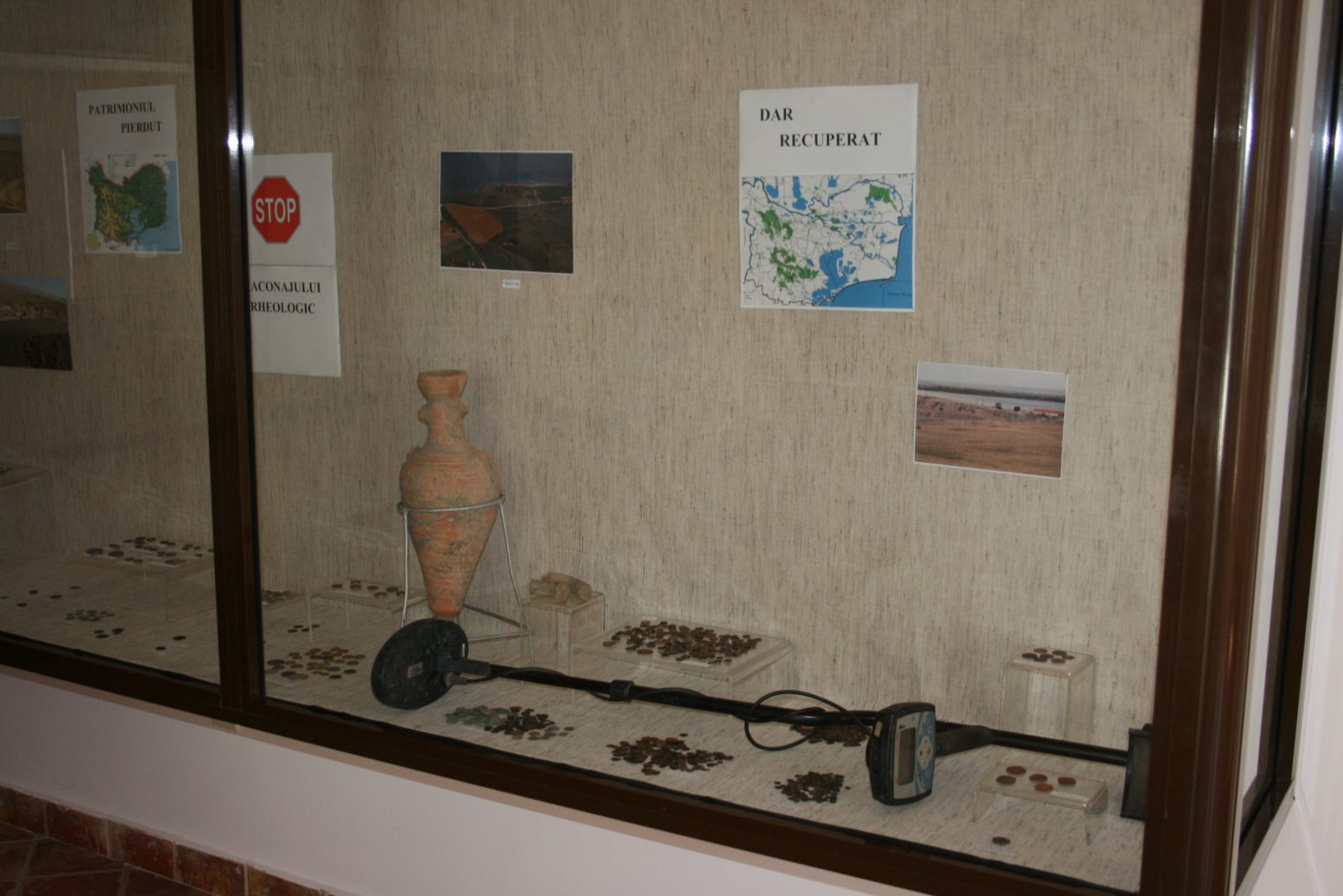 TULCEA: Expoziție inedită cu obiecte de patrimoniu recuperate de polițiști