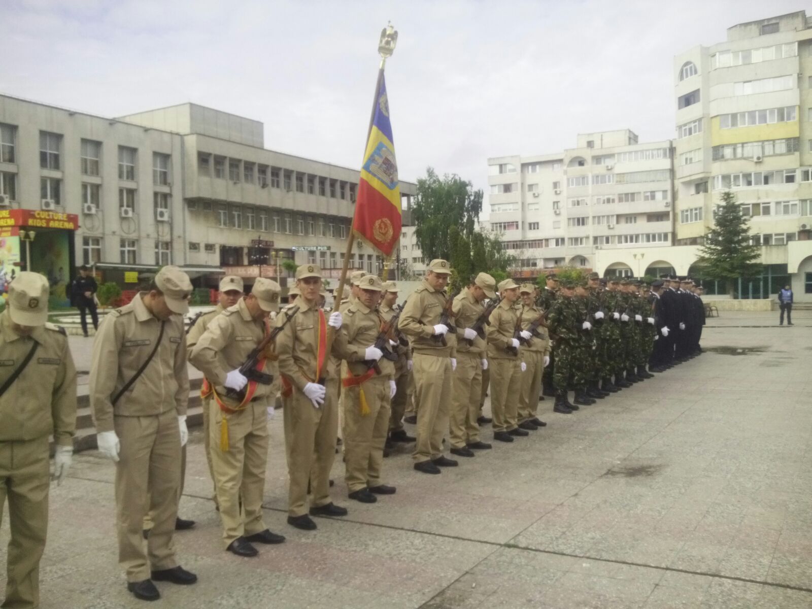 CONSTANȚA/FOTO: Ceremonii militare cu ocazia Zilei Independenţei de Stat, Zilei Victoriei Coaliţiei Naţiunilor Unite și Zilei Uniunii Europei