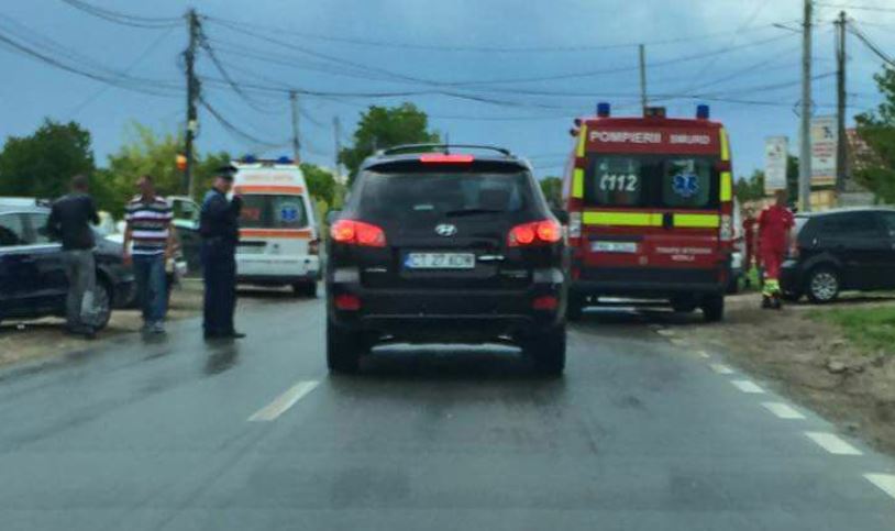 Doi răniți în accident rutier la CUMPĂNA