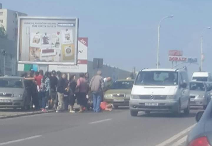 FOTO – CONSTANȚA: O persoană a fost lovită pe trecerea de pietoni de un taximetrist