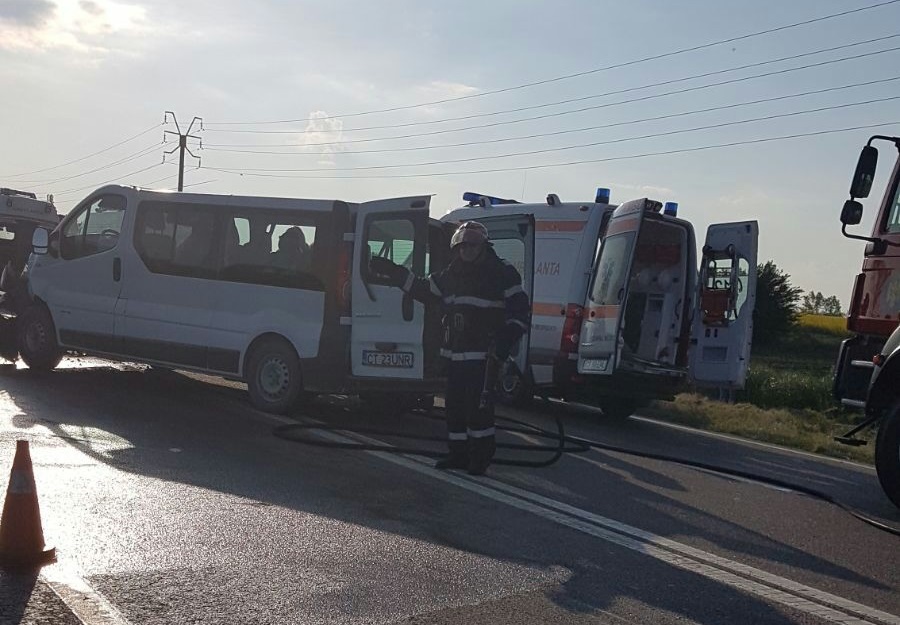 UPDATE – FOTO: Accident GRAV la ieșire din Constanța spre Valu lui Traian. NOUĂ persoane au fost rănite