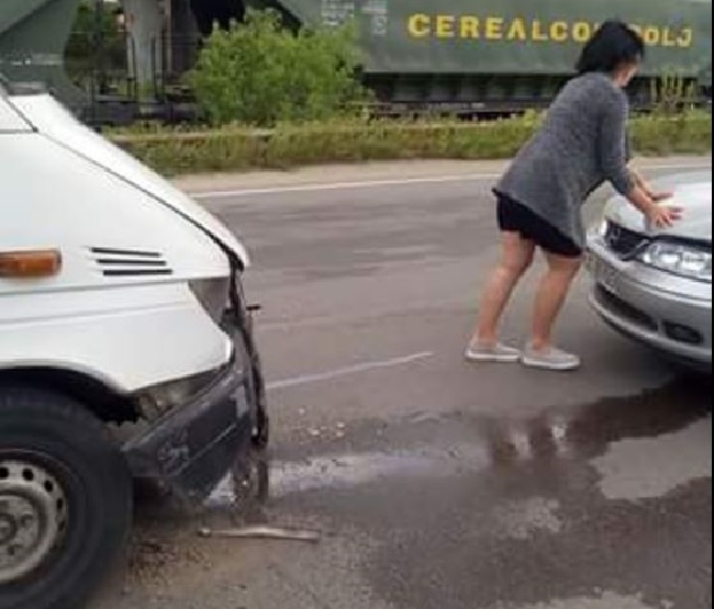 CONSTANȚA: Un microbuz de transport persoane a fost implicat într-un accident rutier