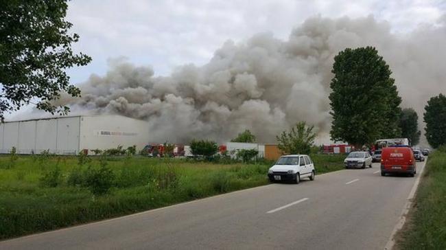 Incendiu PUTERNIC la un depozit de arhivare din județul Ilfov