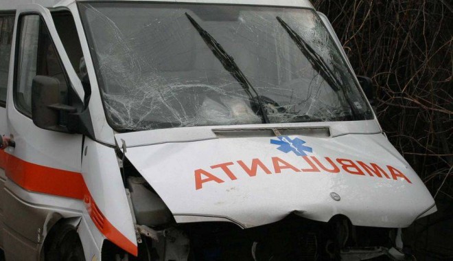 CONSTANȚA: Mașină a Ambulanței, lovită de un șofer neatent