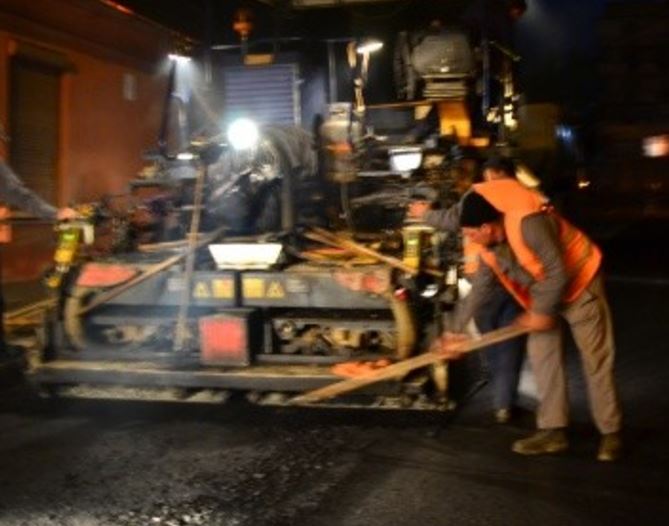 CONSTANȚA: Asfaltare pe timp de noapte într-o intersecție importantă din oraș