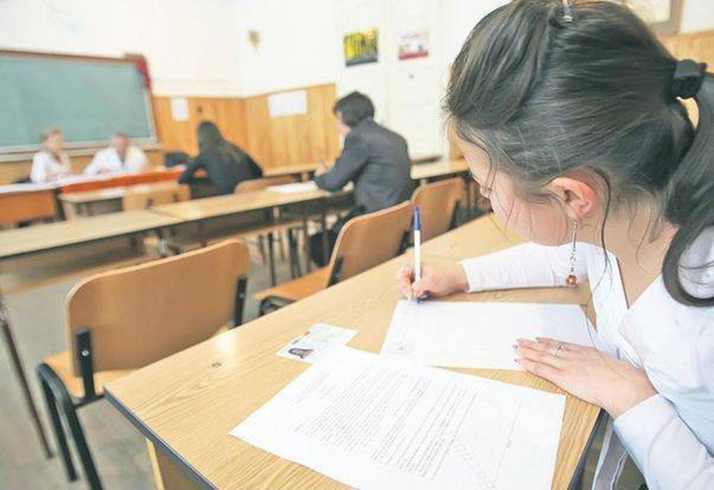Simulare Bacalaureat 2018. Elevii claselor a XI-a și a XII-a dau proba la română