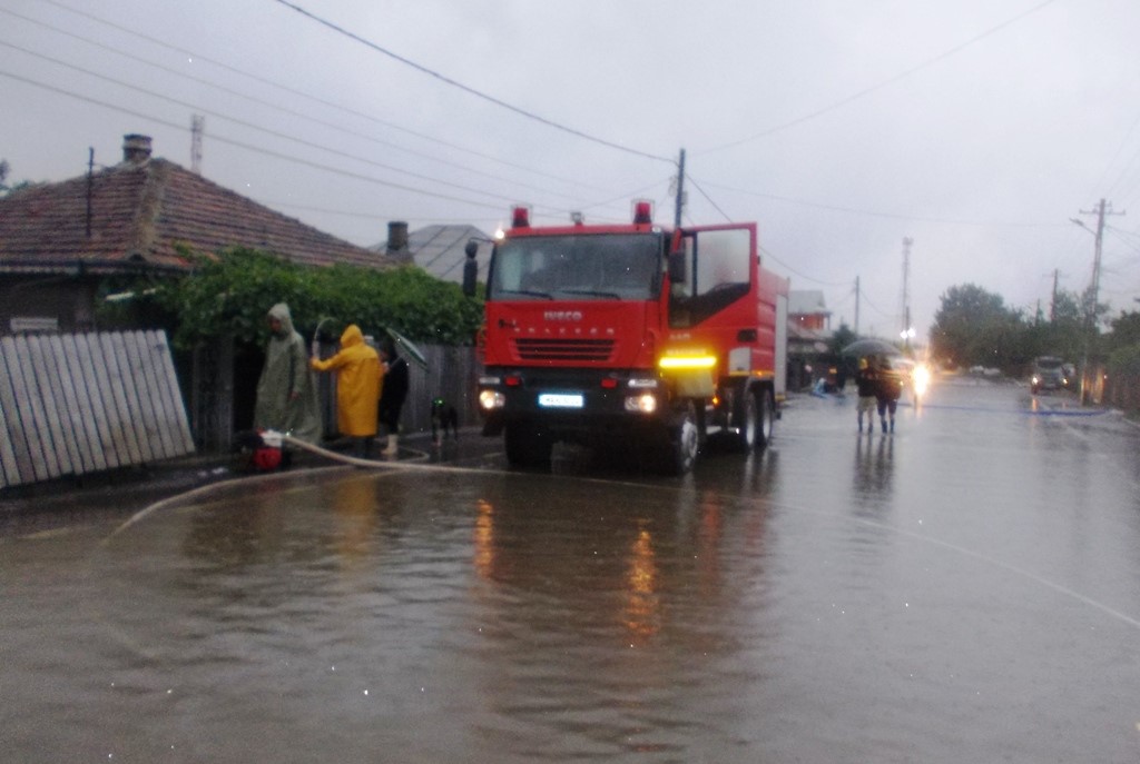Foto/CĂLĂRAȘI: 11 gospodării afectate de inundații