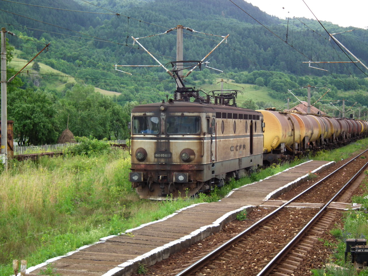 Zeci de reținuți în dosarul devalizării CFR Marfă