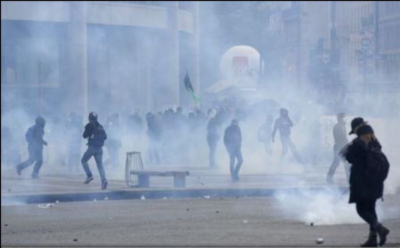 FRANȚA. Violențe între manifestanți și polițiști