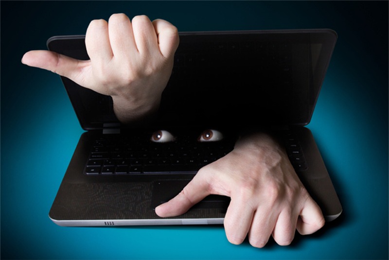 CĂLĂRAȘI: Hacker arestat după ce a șantajat sexual peste 500 de femei!