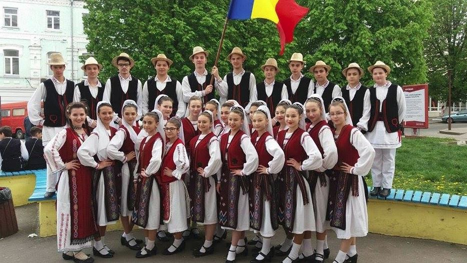 „Dorulețul”din Tulcea la „Trandafir de la Moldova”