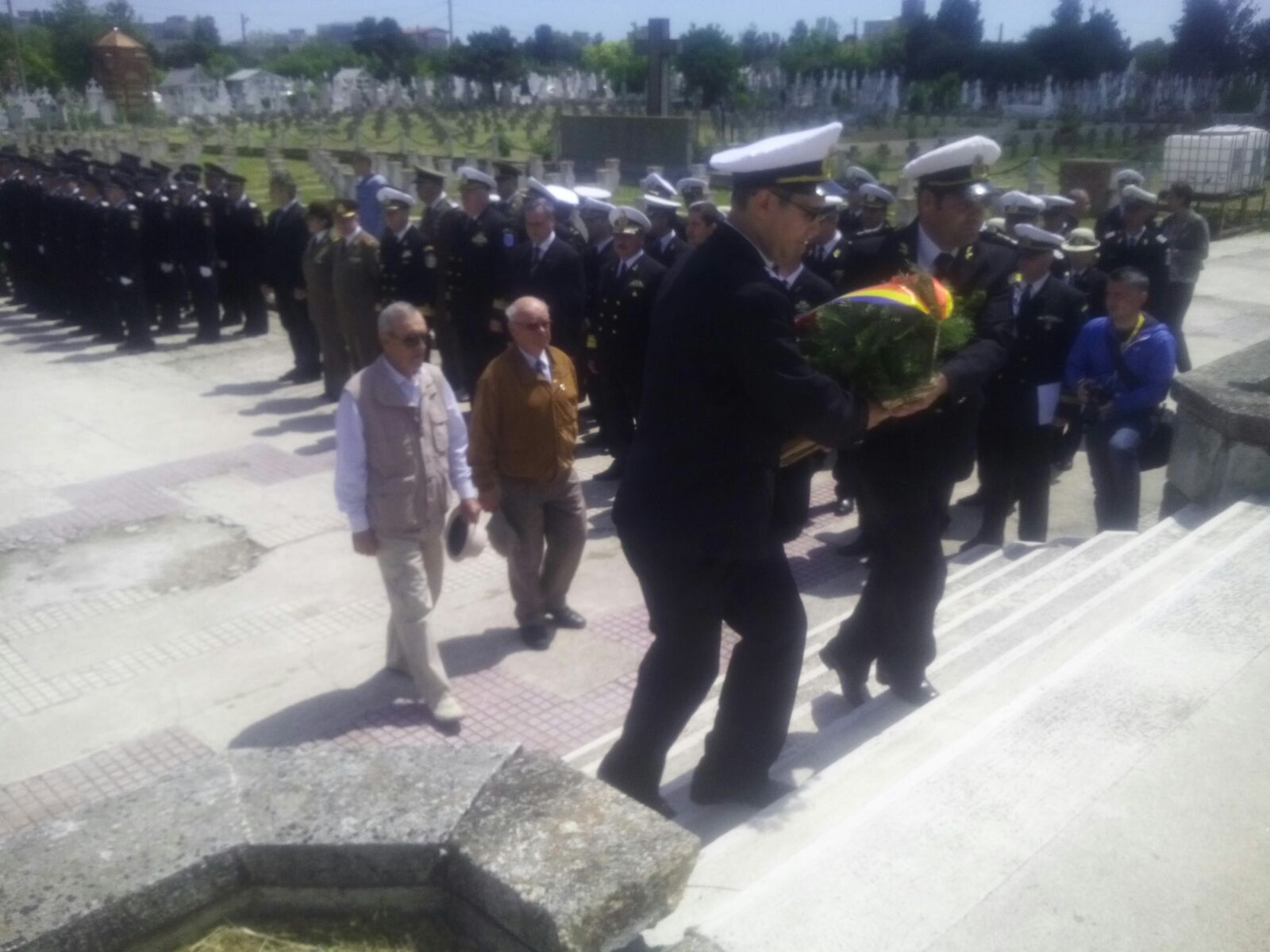 FOTO/CONSTANȚA: Soldații căzuți în luptă, comemorați de Ziua Eroilor la Cimitirul Central