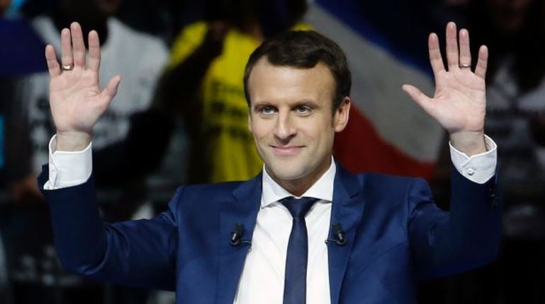 FRANȚA: Estimări – Emmanuel Macron ar fi câștigat cu aproape de două ori mai multe voturi decât Marine Le Pen