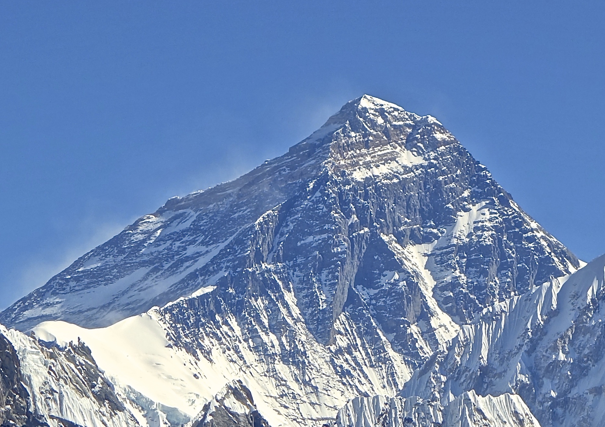 EVEREST-ul își ia tributul