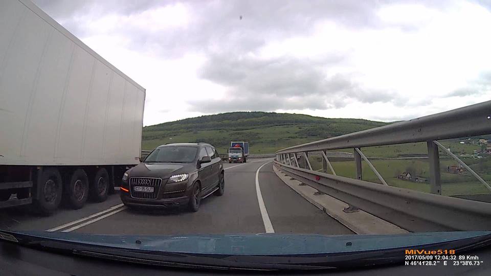 VIDEO: Inconștiență la volan. Un șofer din Constanța, pe punctul de a produce un grav accident rutier
