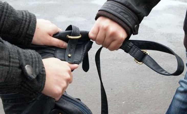 CONSTANȚA: Tinerii din TULCEA care ar fi furat geanta unei fete de 16 ani au fost arestați preventiv